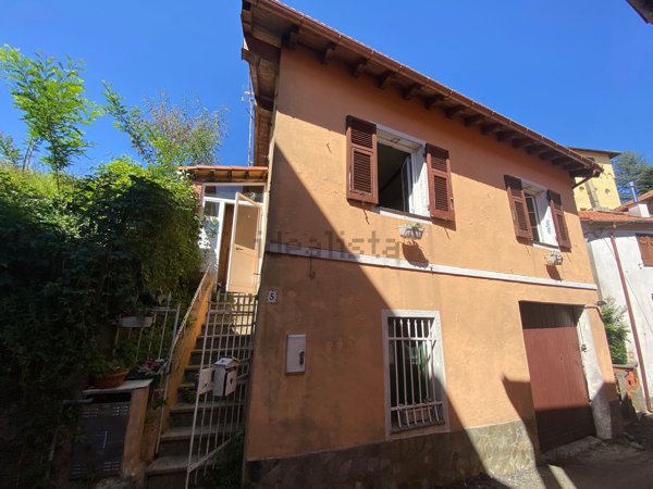 casa indipendente in vendita a Torriglia
