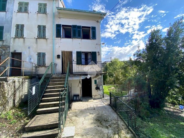 casa indipendente in vendita a Torriglia