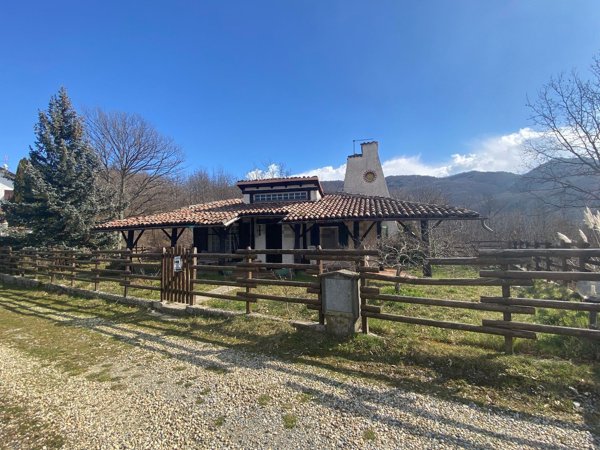 casa indipendente in vendita a Torriglia