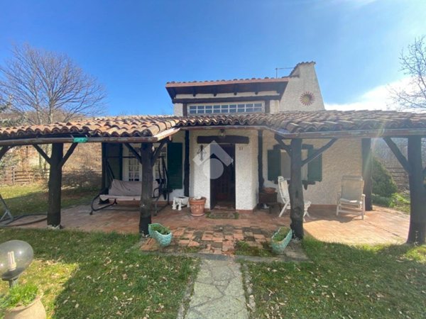 casa indipendente in vendita a Torriglia