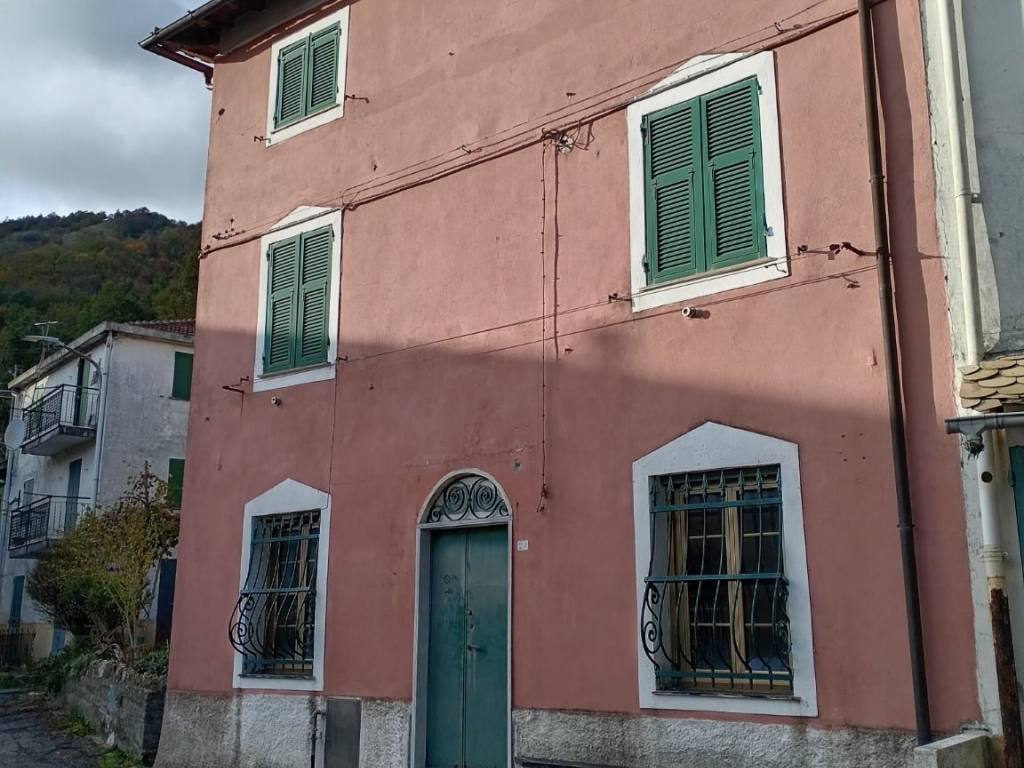 casa indipendente in vendita a Torriglia