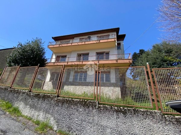 casa indipendente in vendita a Torriglia