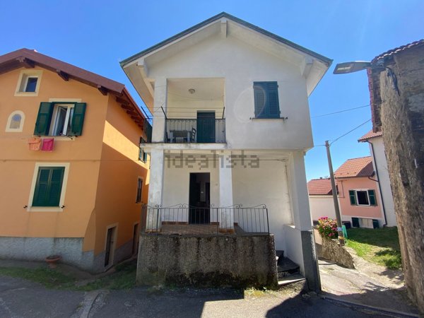casa indipendente in vendita a Torriglia