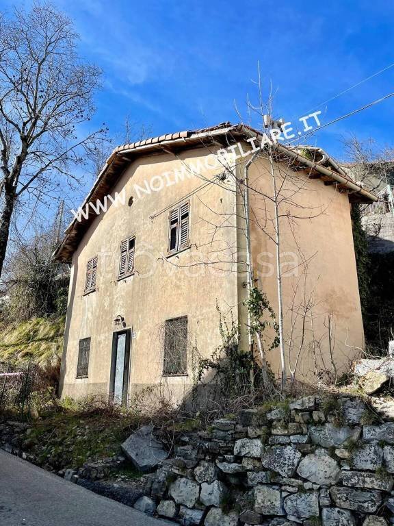 quadrivano in vendita a Torriglia