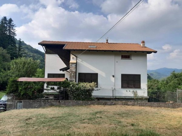 casa indipendente in vendita a Torriglia