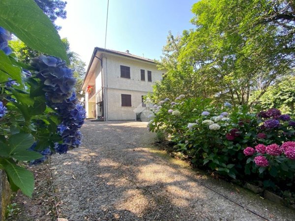 appartamento in vendita a Torriglia in zona Laccio