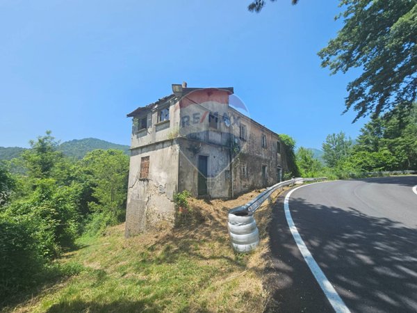 casale in vendita a Torriglia in zona Laccio