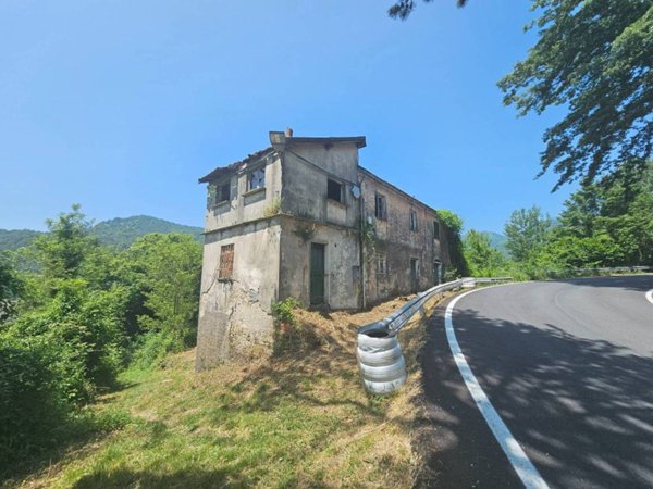 casale in vendita a Torriglia in zona Laccio