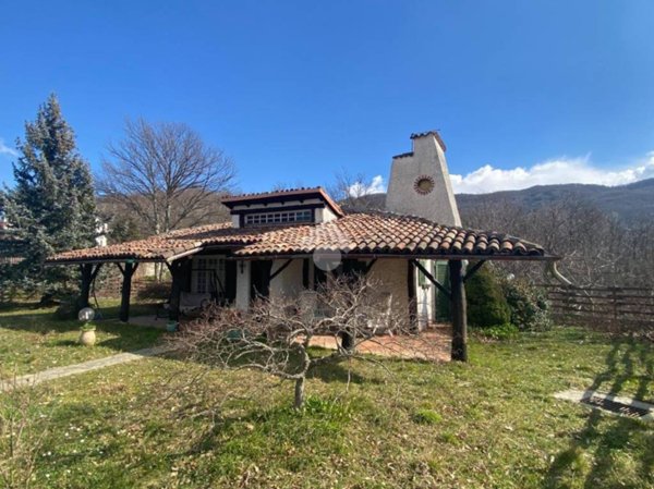 casa indipendente in vendita a Torriglia