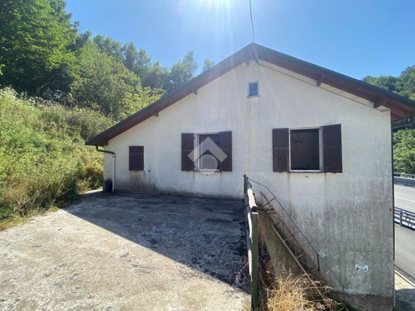 casa indipendente in vendita a Torriglia in zona Costafontana