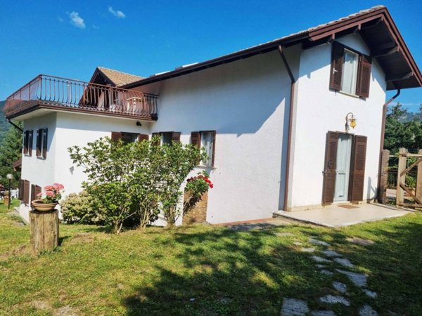 casa indipendente in vendita a Torriglia