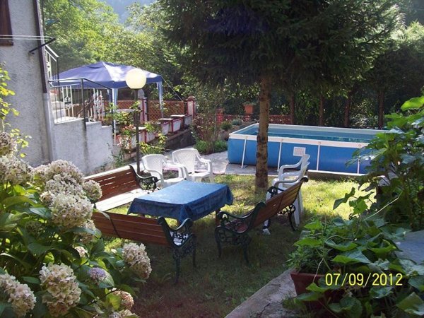 casa indipendente in vendita a Torriglia in zona Porto