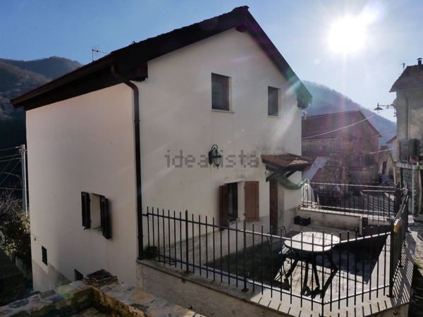 appartamento in vendita a Torriglia in zona Pentema