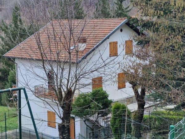 casa indipendente in vendita a Torriglia
