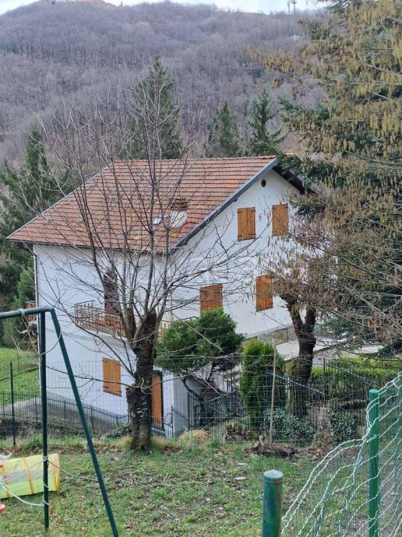 casa indipendente in vendita a Torriglia