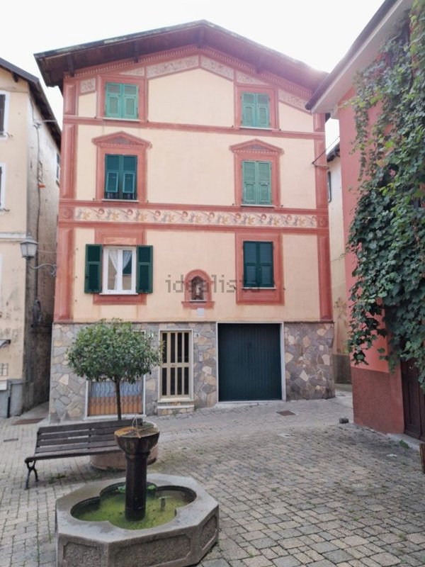 casa indipendente in vendita a Torriglia