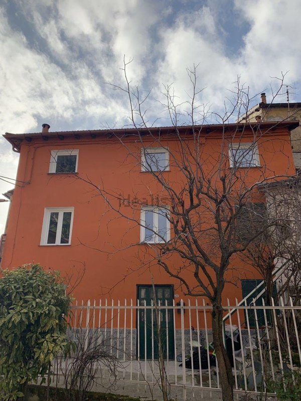 casa indipendente in vendita a Torriglia