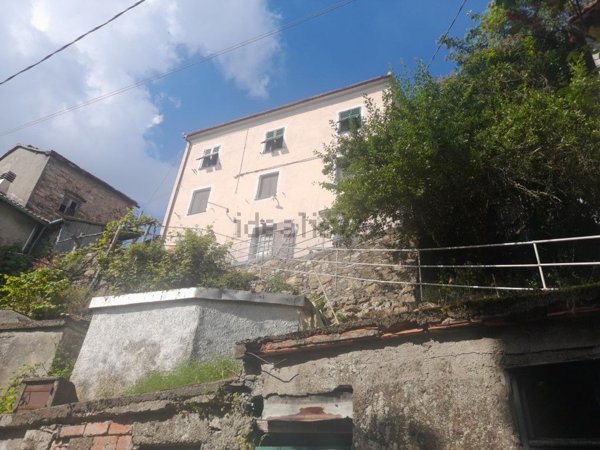 casa indipendente in vendita a Torriglia