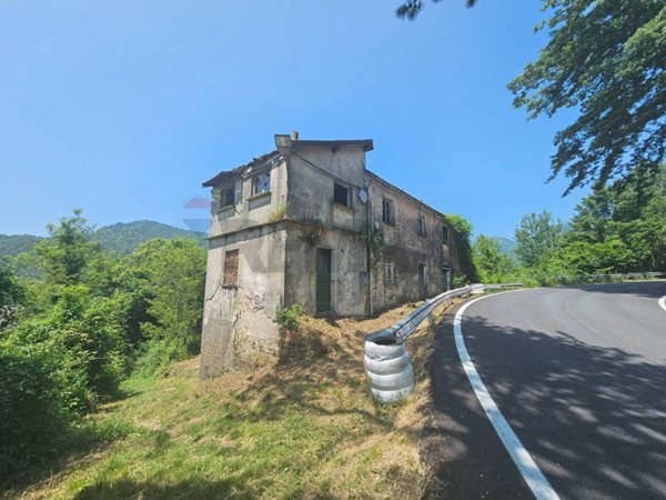 casale in vendita a Torriglia in zona Laccio