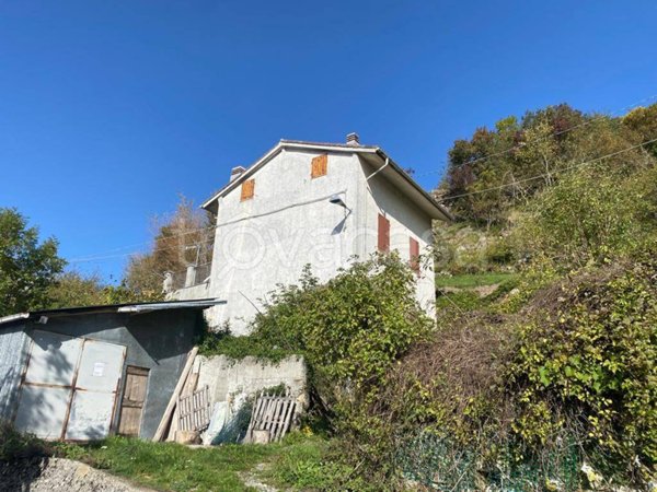 casa indipendente in vendita a Torriglia in zona Marzano