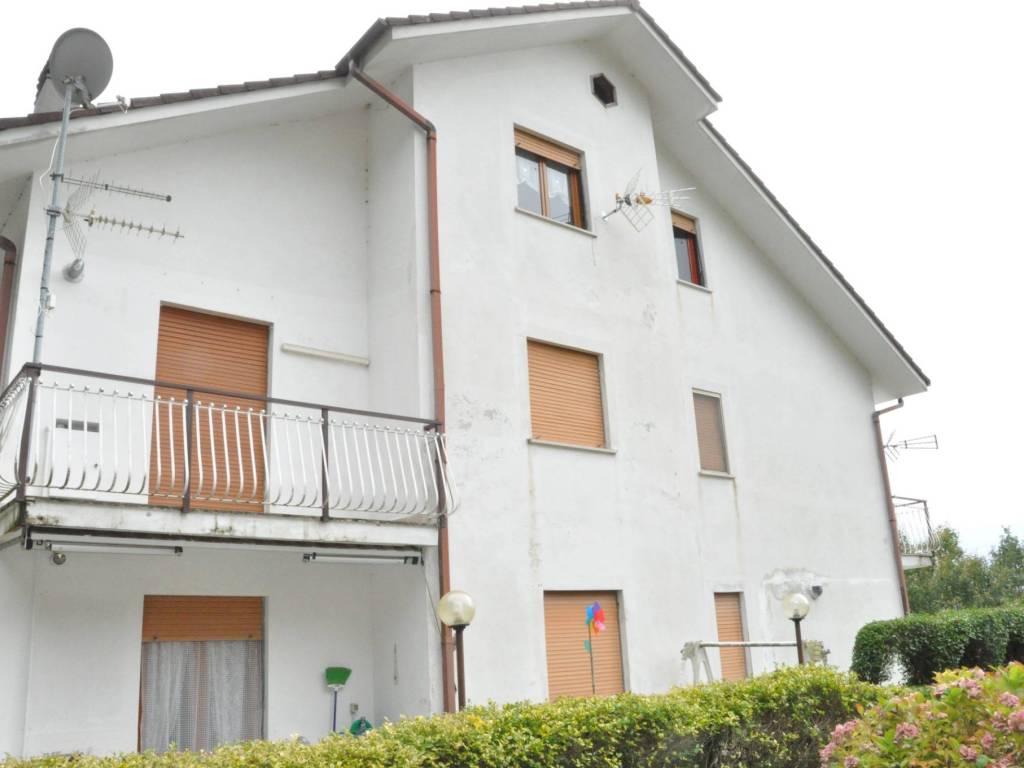 casa indipendente in vendita a Torriglia in zona Donetta