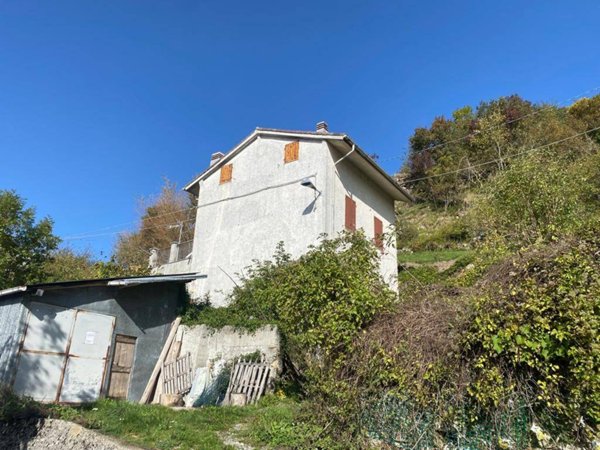 casa indipendente in vendita a Torriglia in zona Marzano