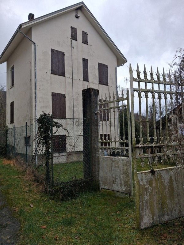 casa indipendente in vendita a Torriglia in zona Casaleggio