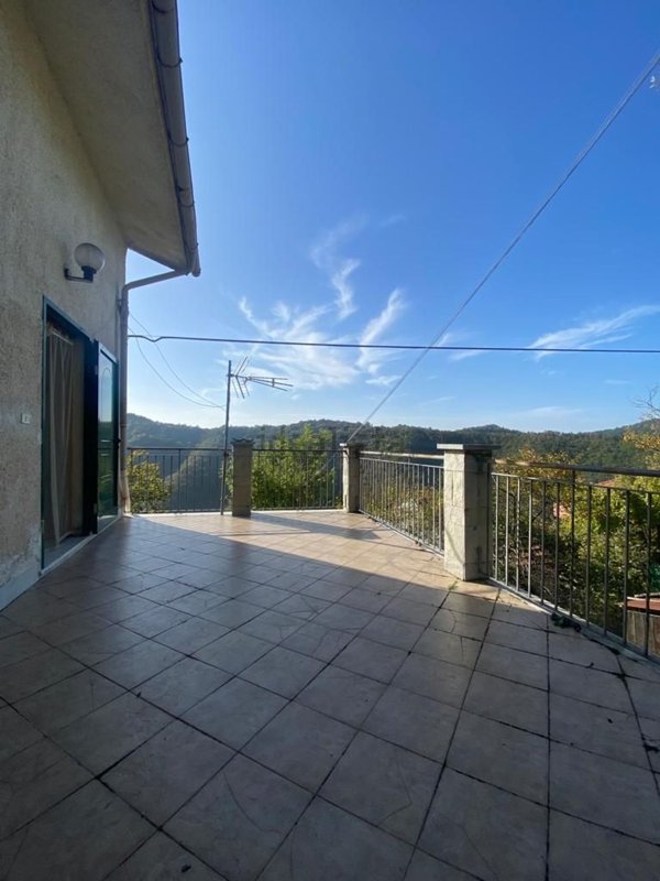 casa indipendente in vendita a Torriglia in zona Marzano