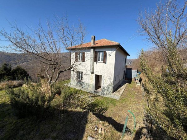 casa indipendente in vendita a Torriglia in zona Cavorsi