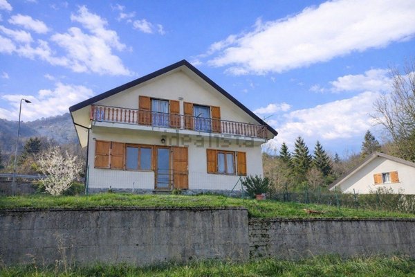 casa indipendente in vendita a Torriglia