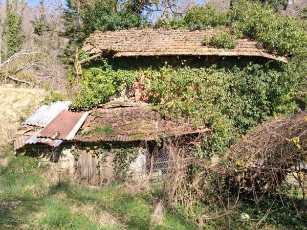 locale di sgombero in vendita a Torriglia