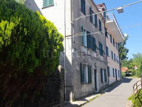 casa indipendente in vendita a Torriglia in zona Marzano