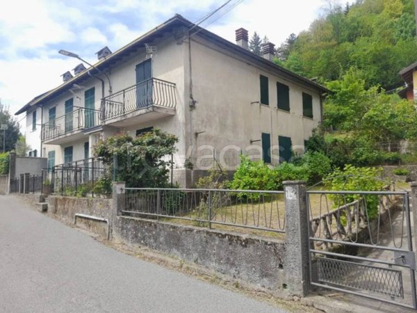 casa indipendente in vendita a Torriglia in zona Laccio