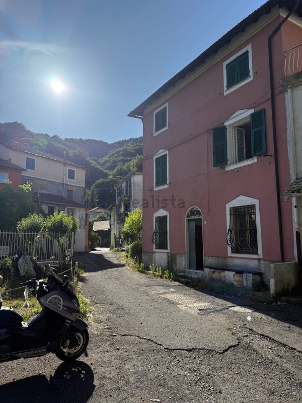 casa indipendente in vendita a Torriglia