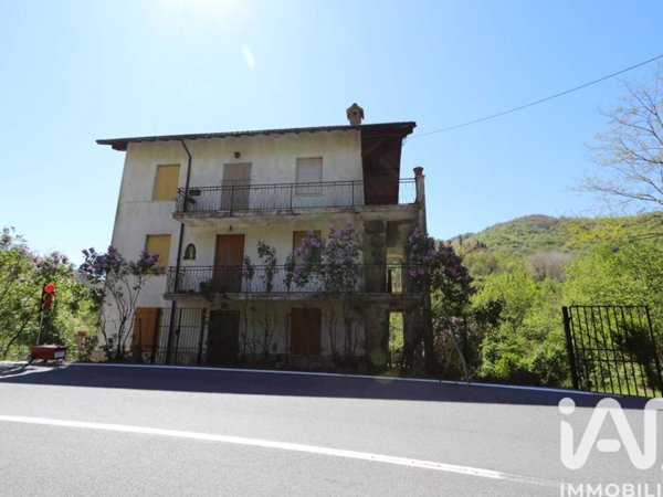 appartamento in vendita a Torriglia in zona Laccio
