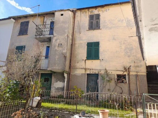 casa indipendente in vendita a Torriglia