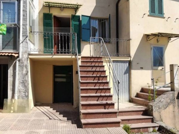 casa indipendente in vendita a Torriglia in zona Bavastri