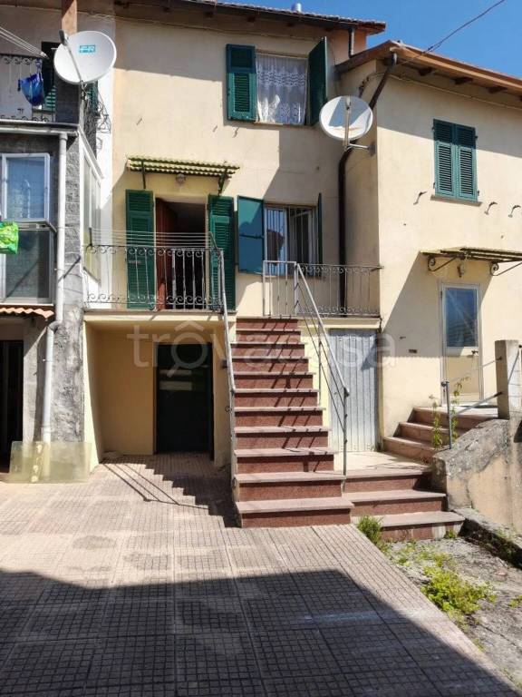 casa indipendente in vendita a Torriglia in zona Bavastri