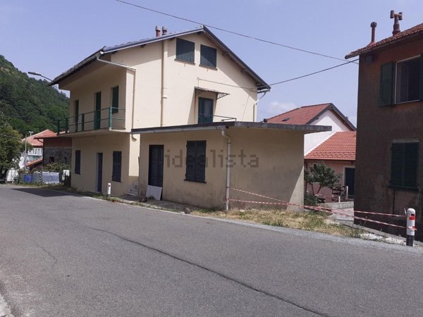 casa indipendente in vendita a Torriglia in zona Garaventa