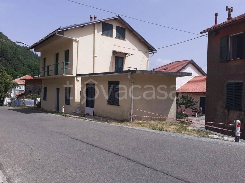 casa indipendente in vendita a Torriglia in zona Garaventa