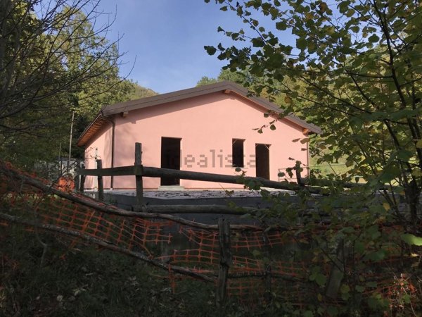 casa indipendente in vendita a Torriglia