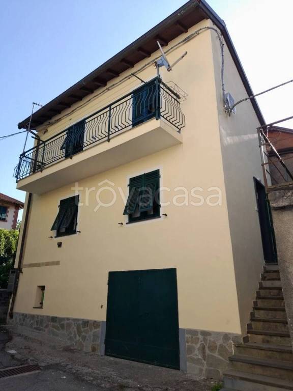 appartamento in vendita a Torriglia in zona Laccio