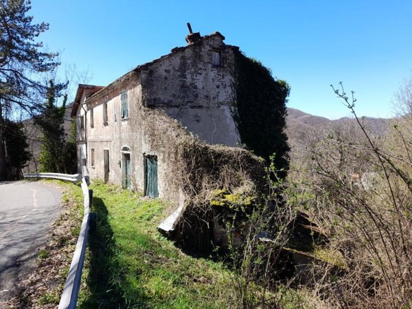 casa indipendente in vendita a Torriglia in zona Laccio