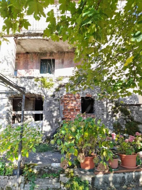 casa indipendente in vendita a Torriglia