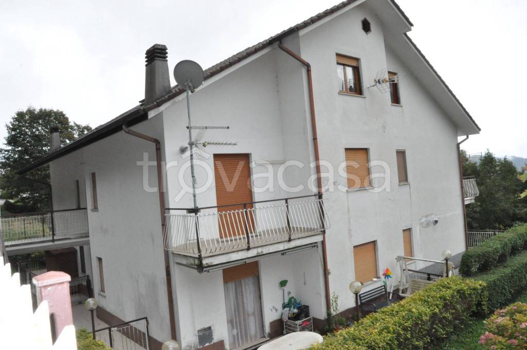 appartamento in vendita a Torriglia in zona Donetta
