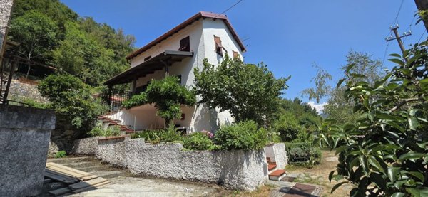 casa indipendente in vendita a Torriglia in zona Siginella