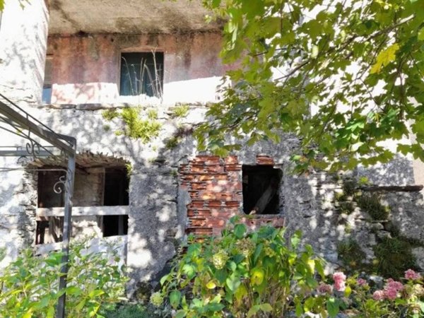 casa indipendente in vendita a Torriglia