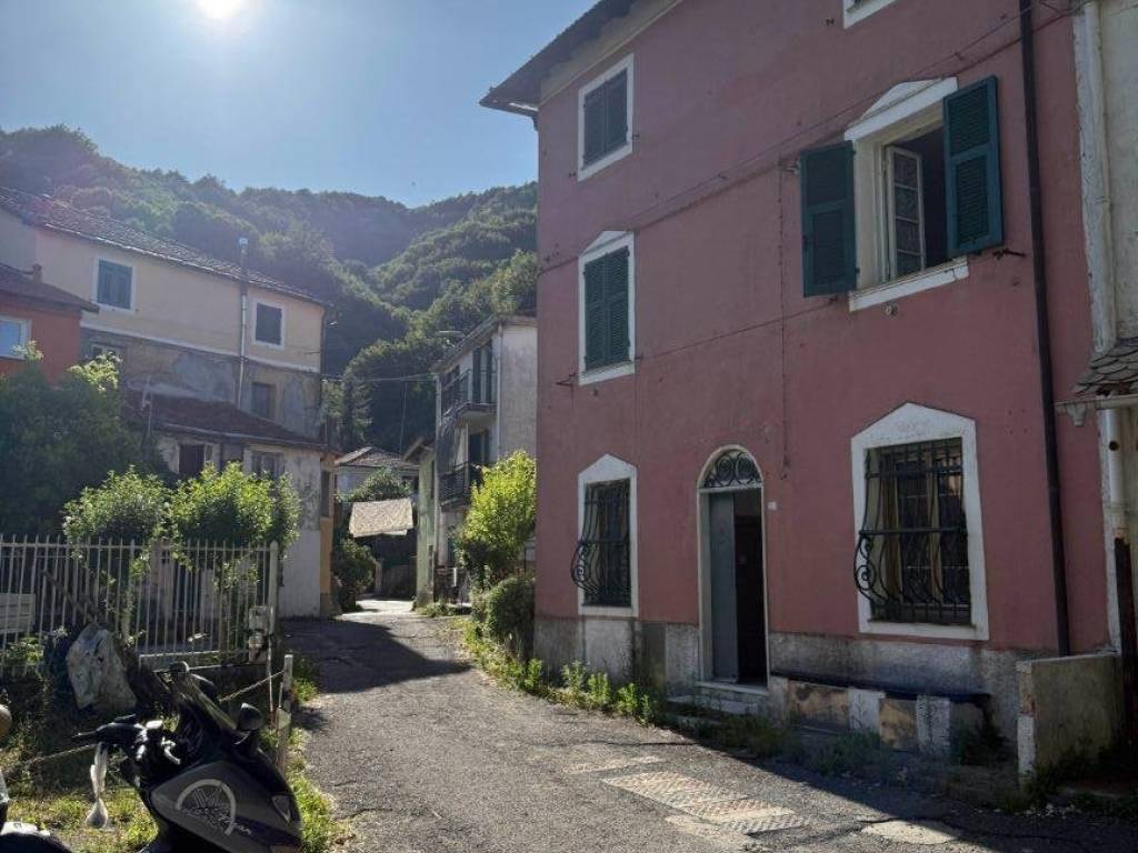 casa indipendente in vendita a Torriglia