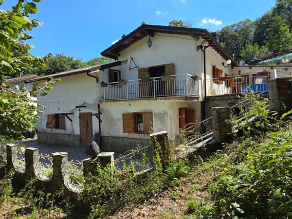 casa indipendente in vendita a Torriglia in zona Cavorsi
