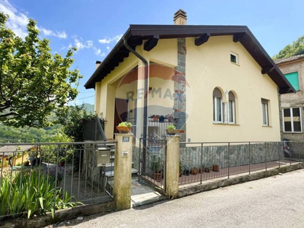casa indipendente in vendita ad Uscio in zona Terrile